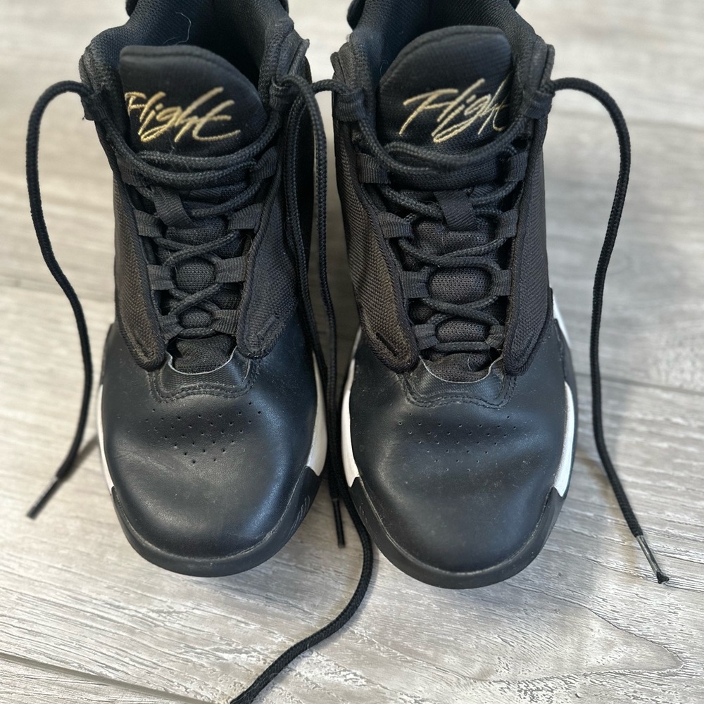 Nike Jordan Max Aura boys basketball shoes size 6.5Y